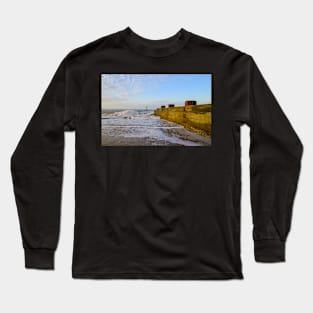 Wooden groynes on the sandy beach on the Norfolk coast Long Sleeve T-Shirt